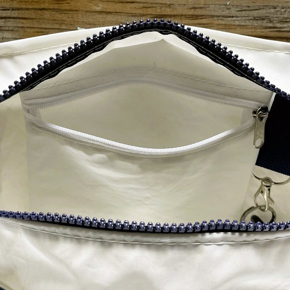 Recycled Sail Cloth Lab Dog Womens Crossbody Bag Handmade - Picture 3 of 7